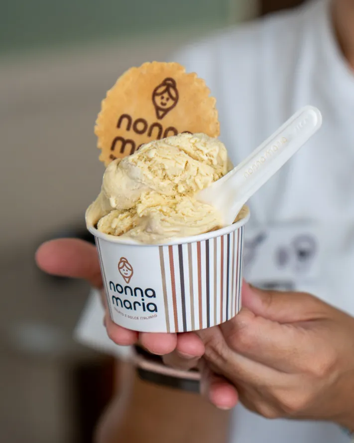 Vasito de gelato con cialda